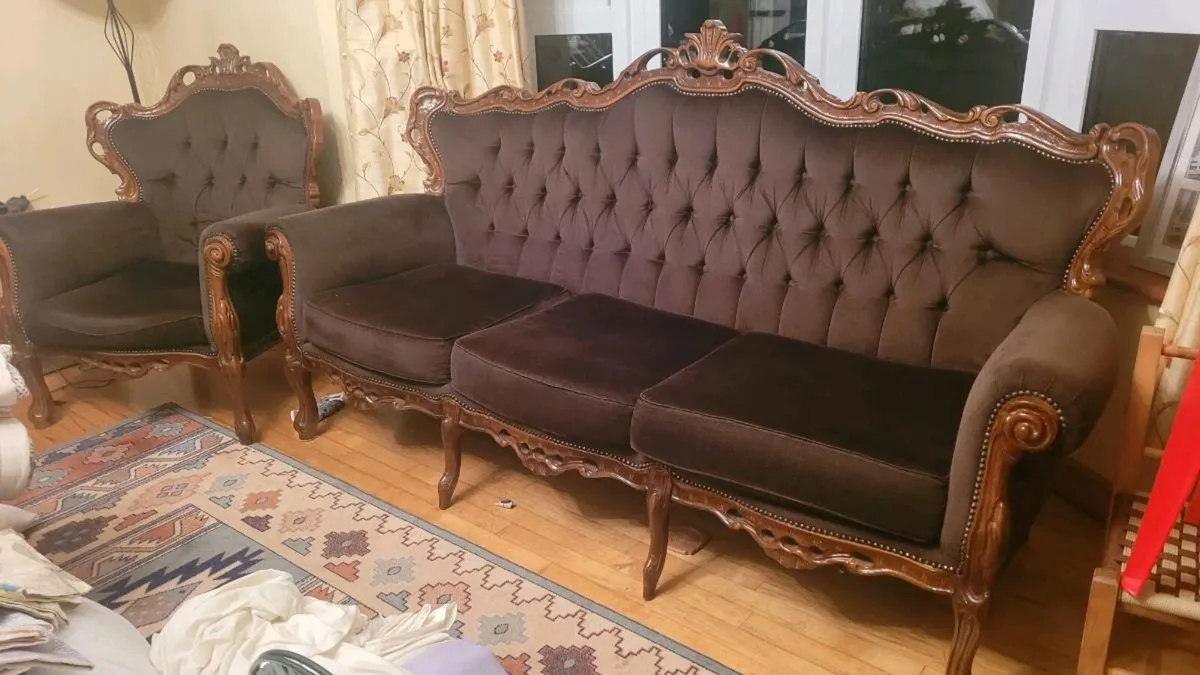 Suite of furniture - Image 2