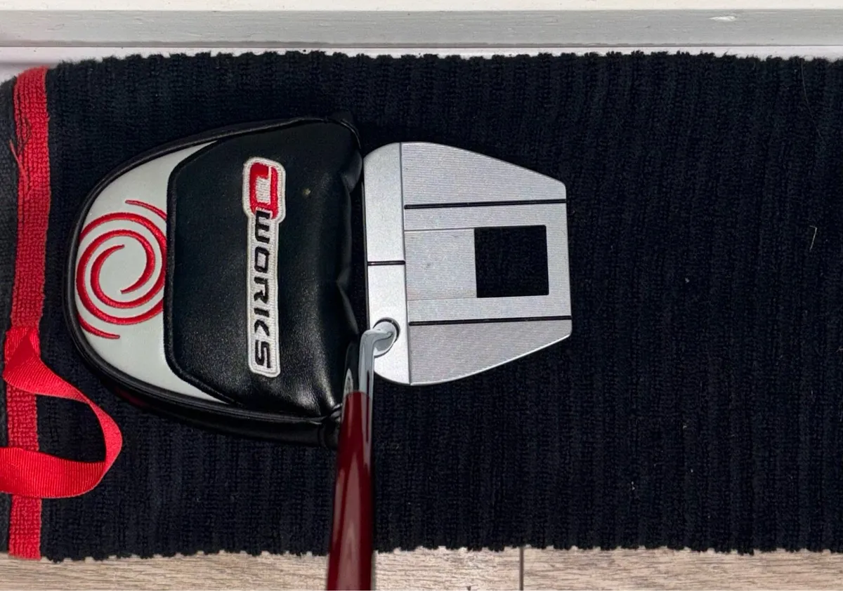 Odyssey White Hot Putter 34 inch - Image 1