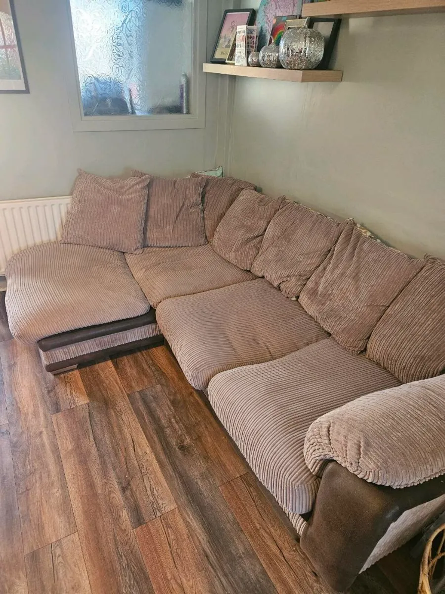 Couch - Image 2