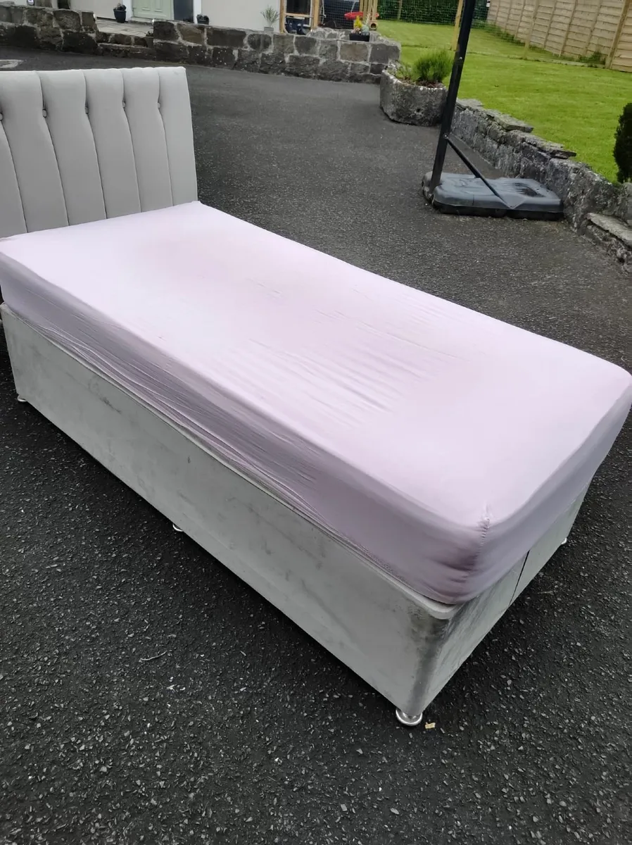 Single bed - Image 1