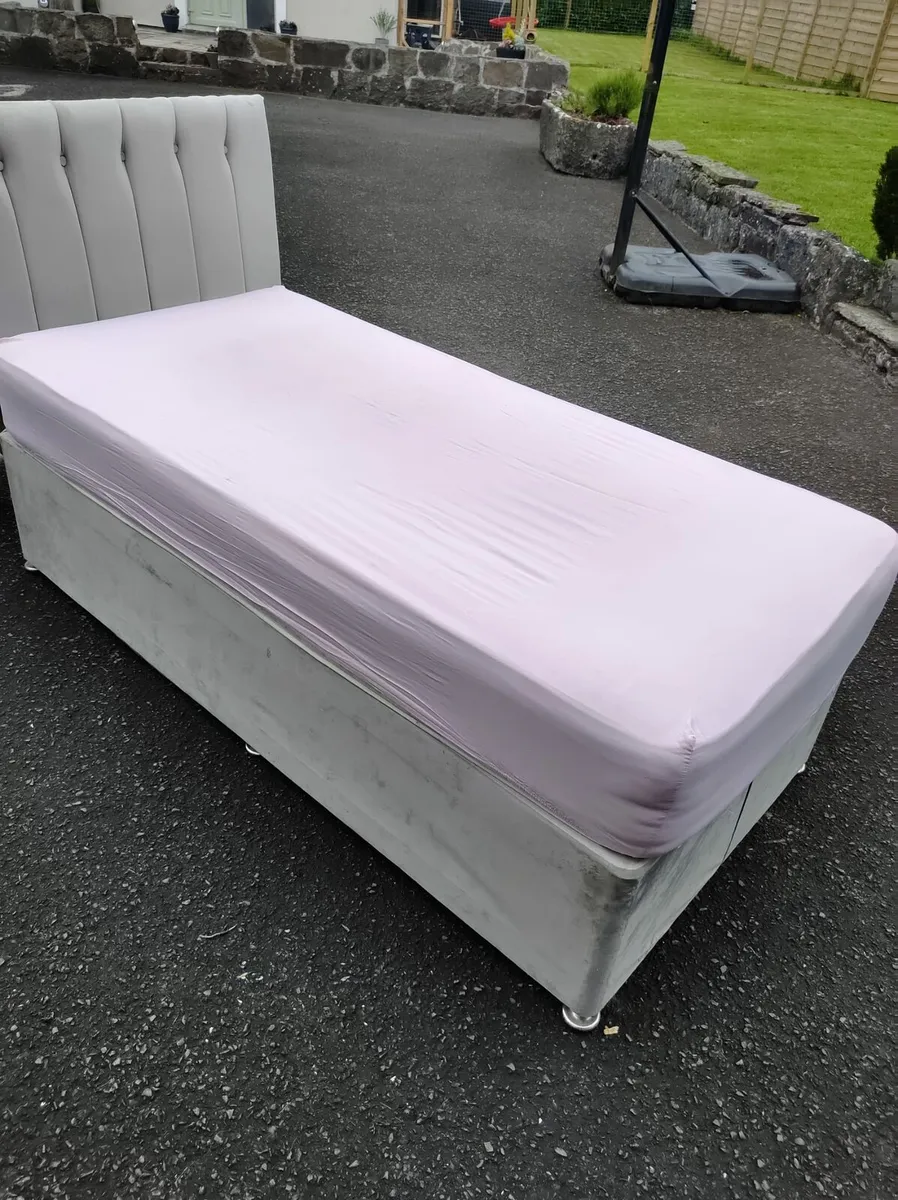 Single bed - Image 2