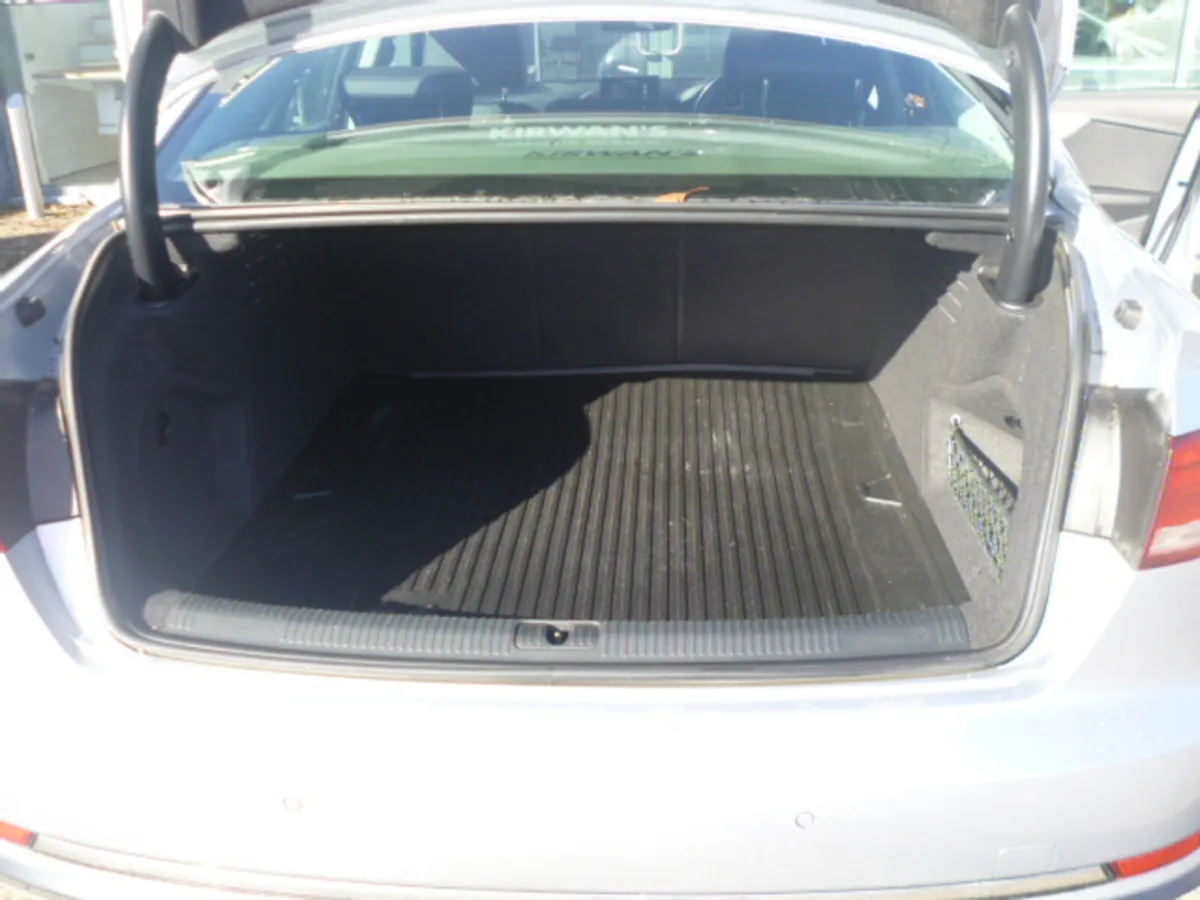Audi A4 2.0L 150 HP S Line Auto 2019 - Image 4