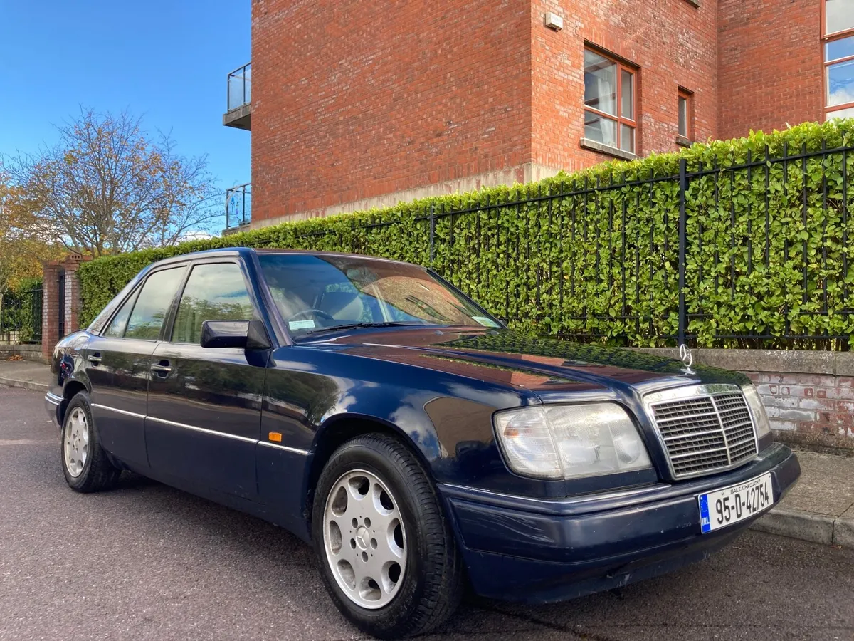 1995 Mercedes-Benz E200 - Image 1