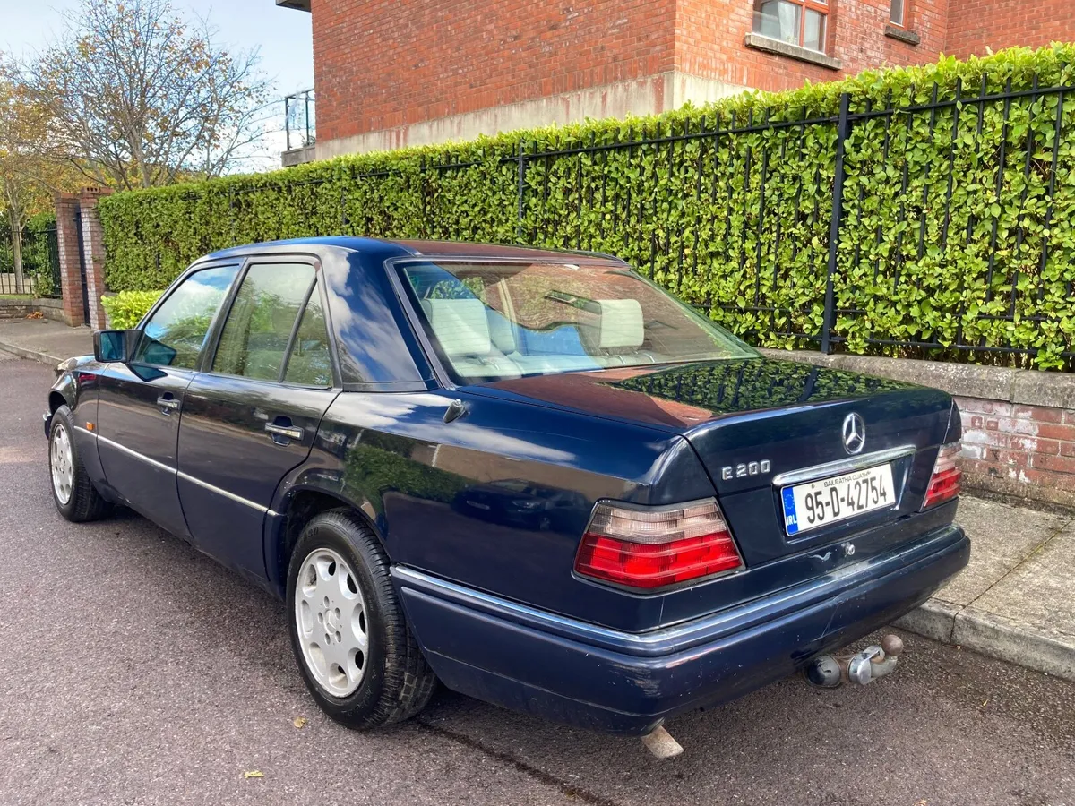 1995 Mercedes-Benz E200 - Image 2