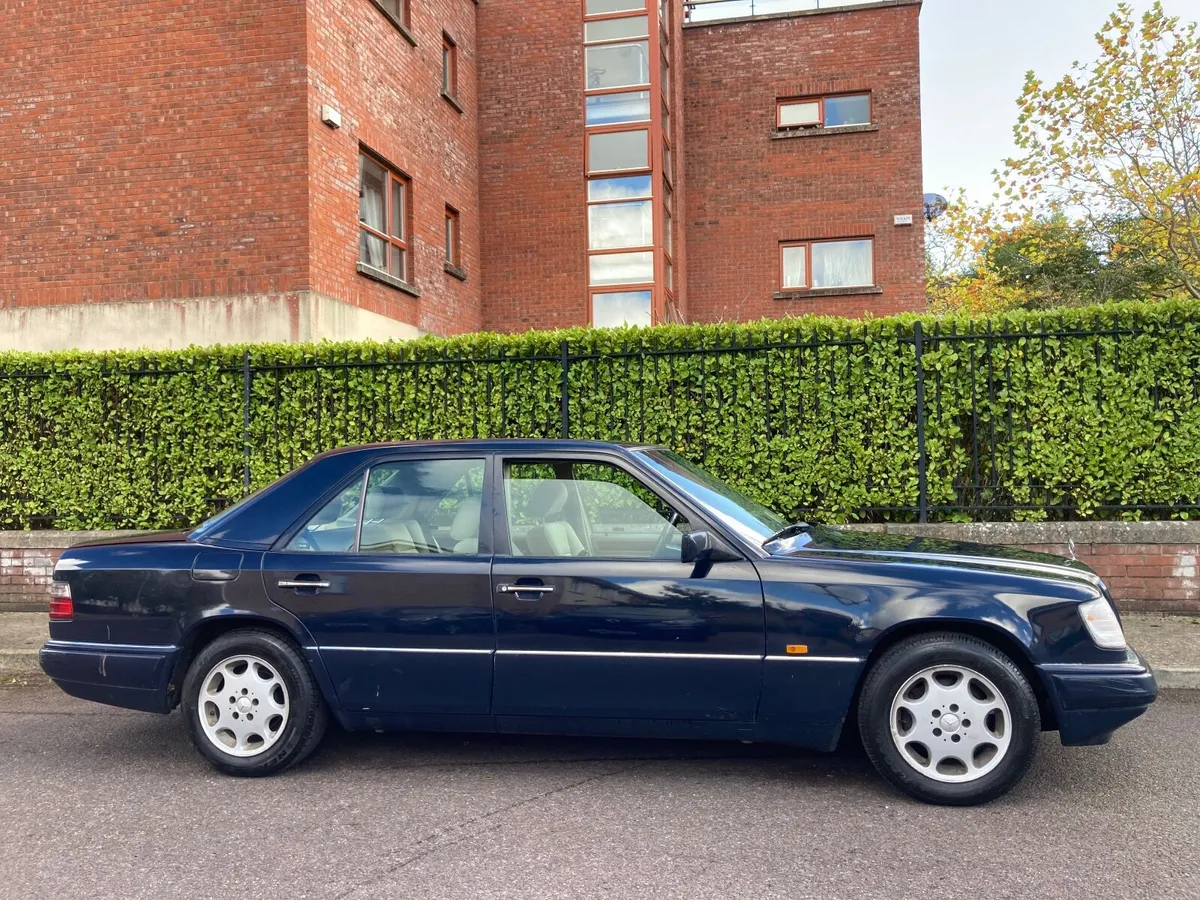 1995 Mercedes-Benz E200 - Image 4