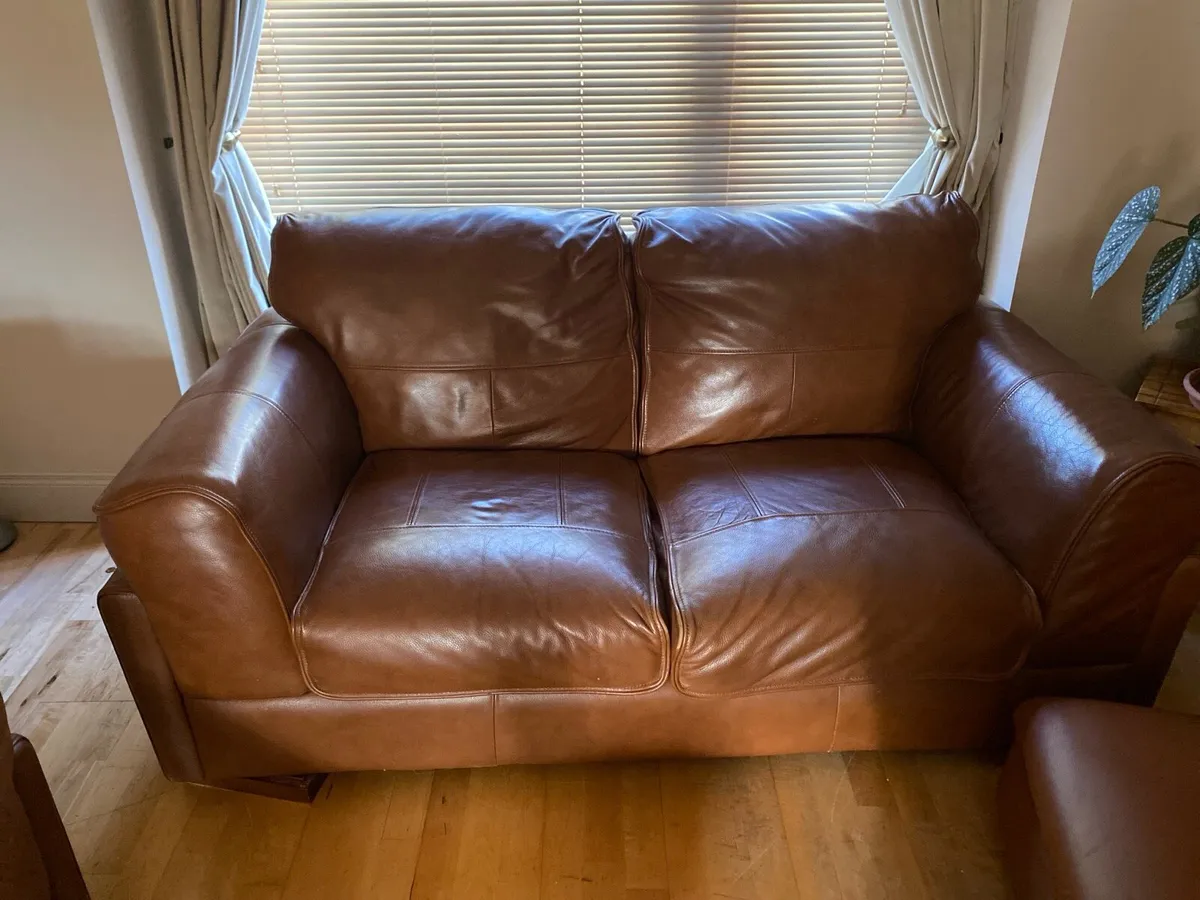 Two seater tan leather couch - Image 4