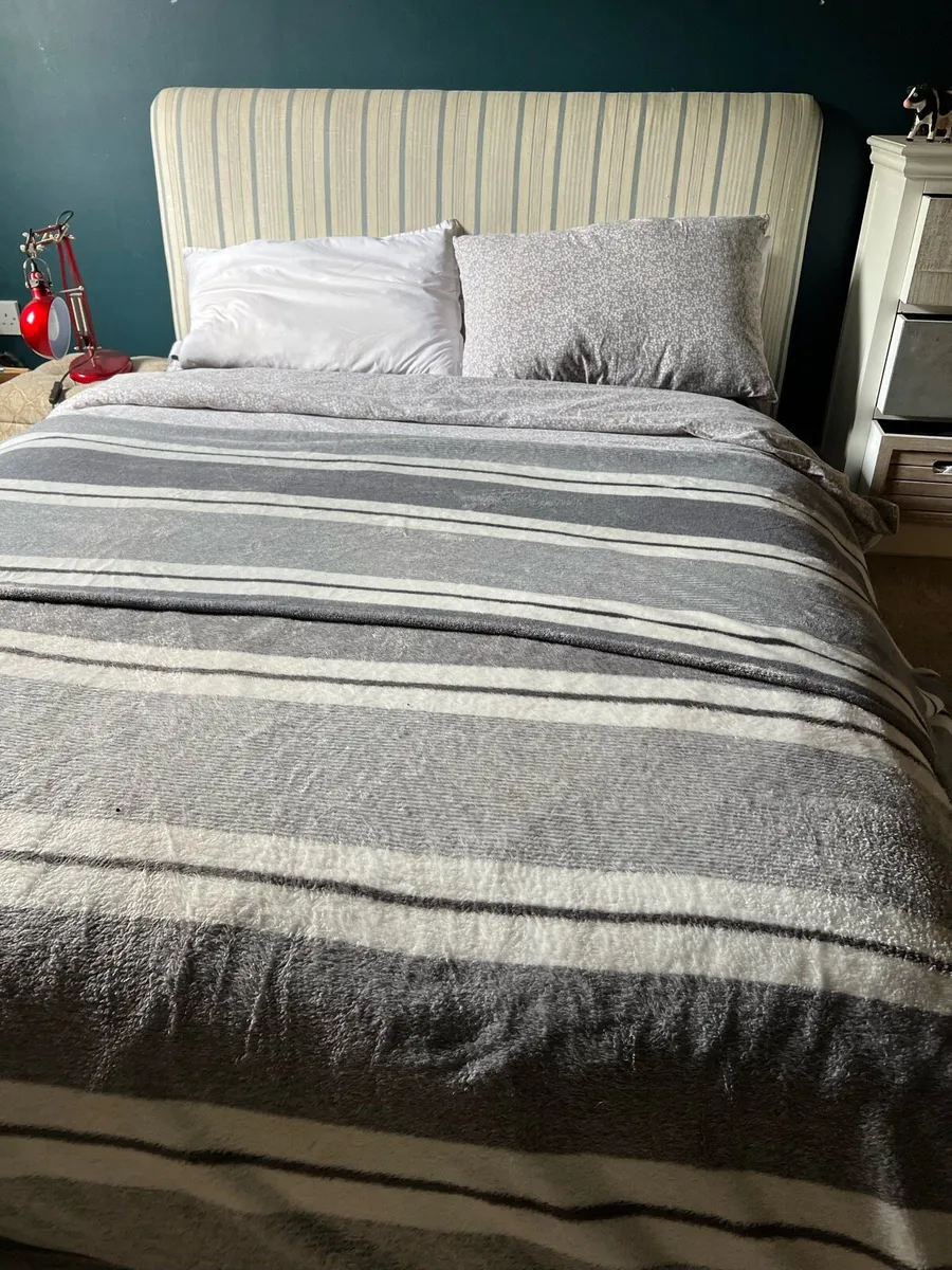 Double bed - Image 2