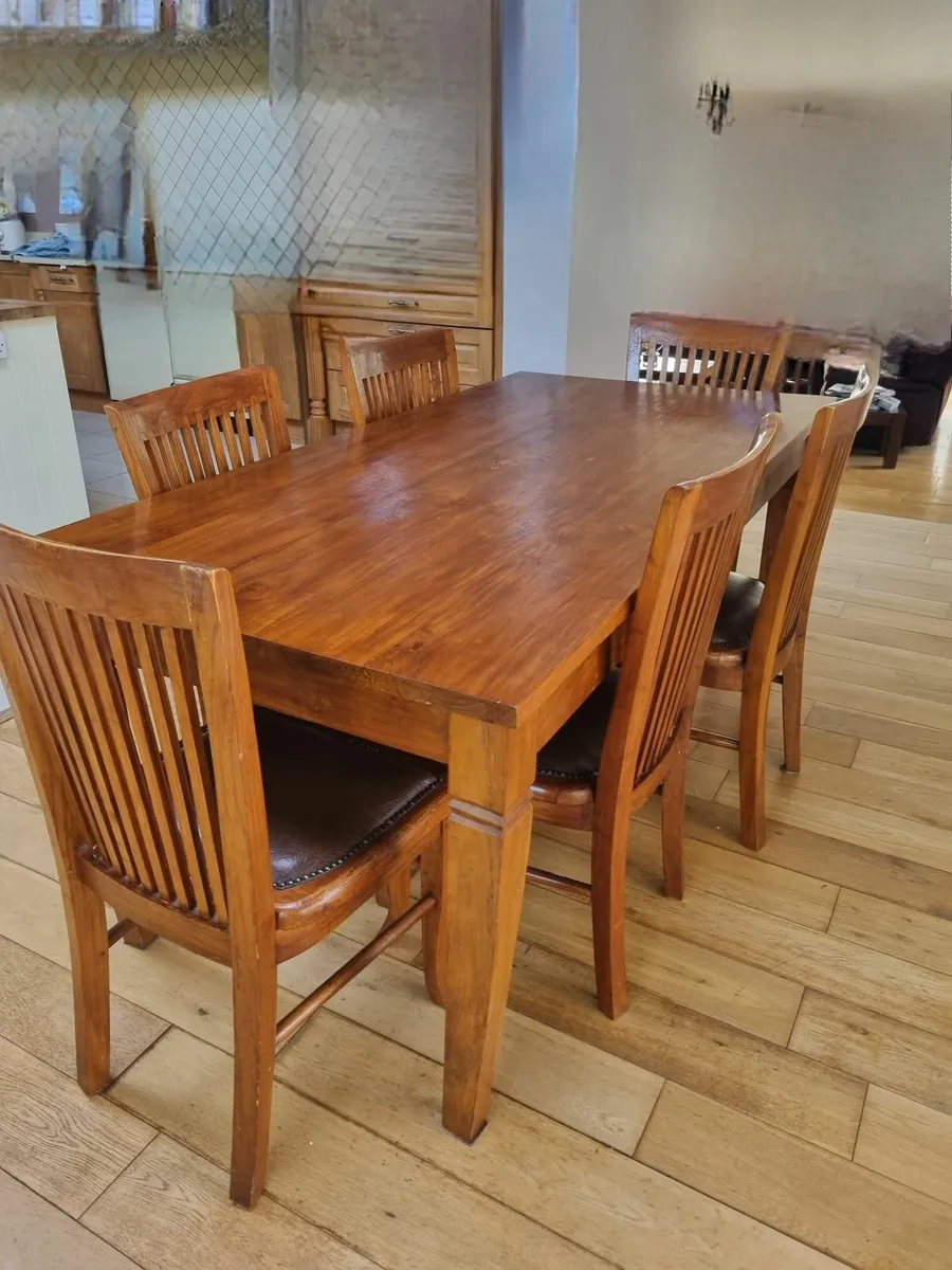 Dining table & 6 chairs - Image 1
