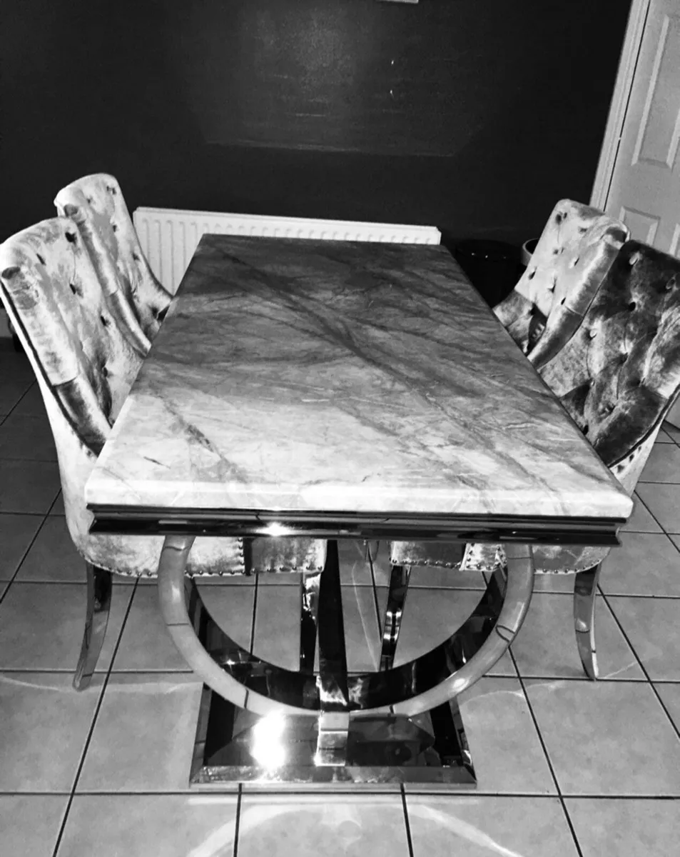 Stunning Large  table and 4 grey velvet chairs - Image 1