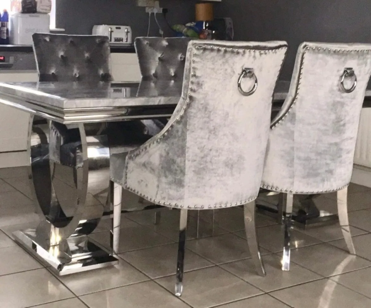 Stunning Large  table and 4 grey velvet chairs - Image 2