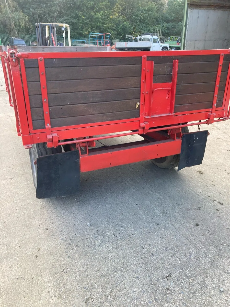Small tractor tipping trailer - Image 4