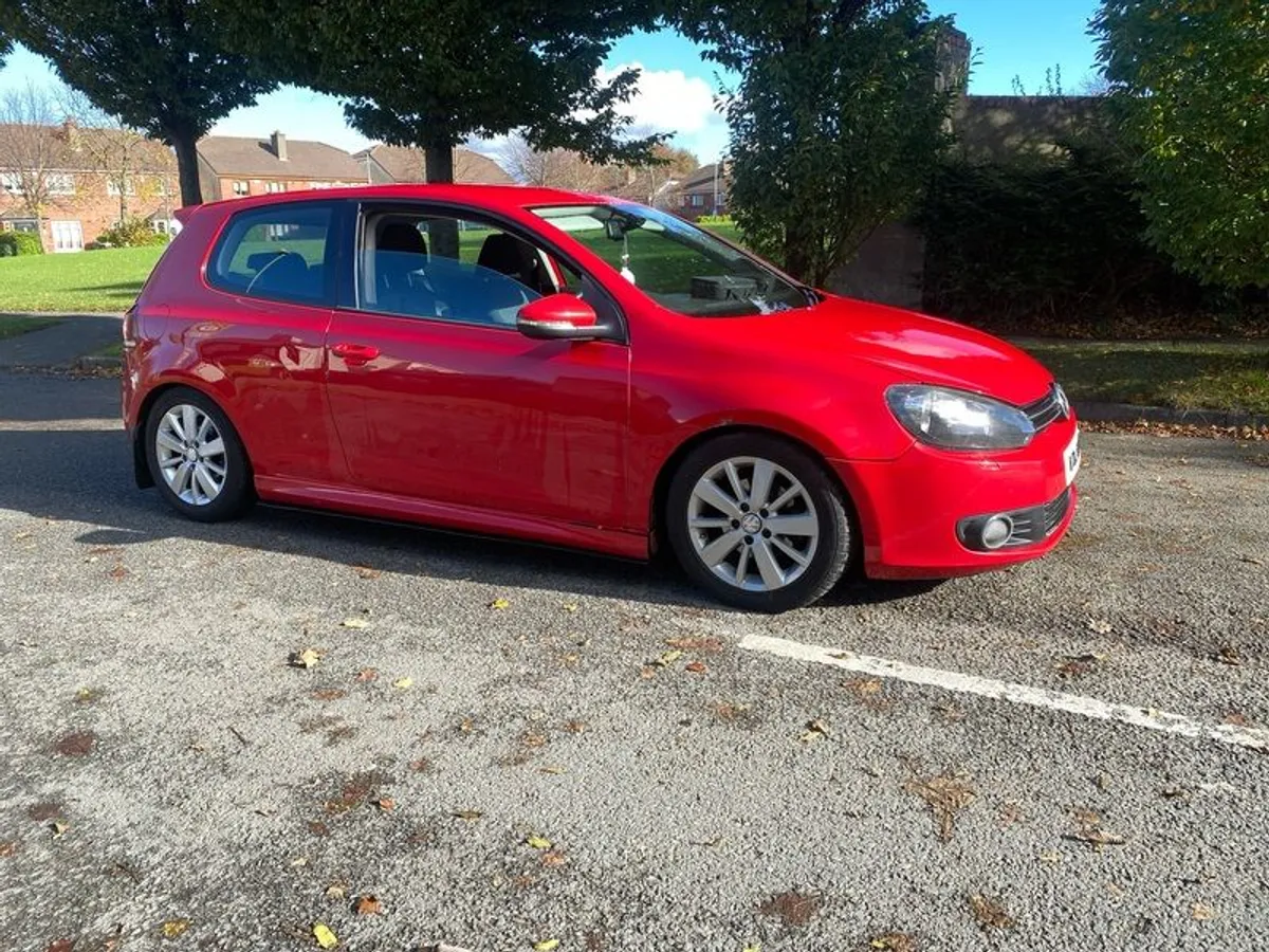 2011 Volkswagen Golf - Image 2