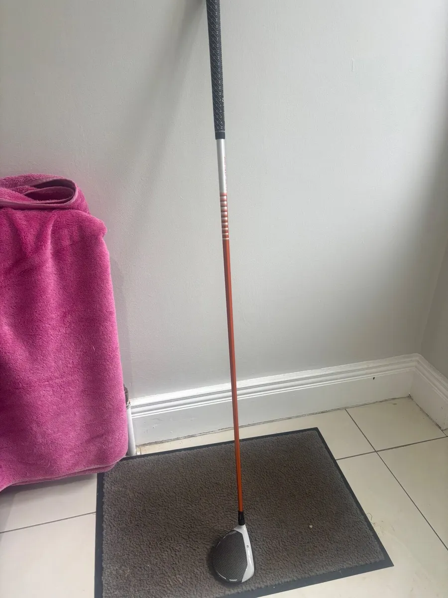 Taylormade Sim 3 wood - Image 1