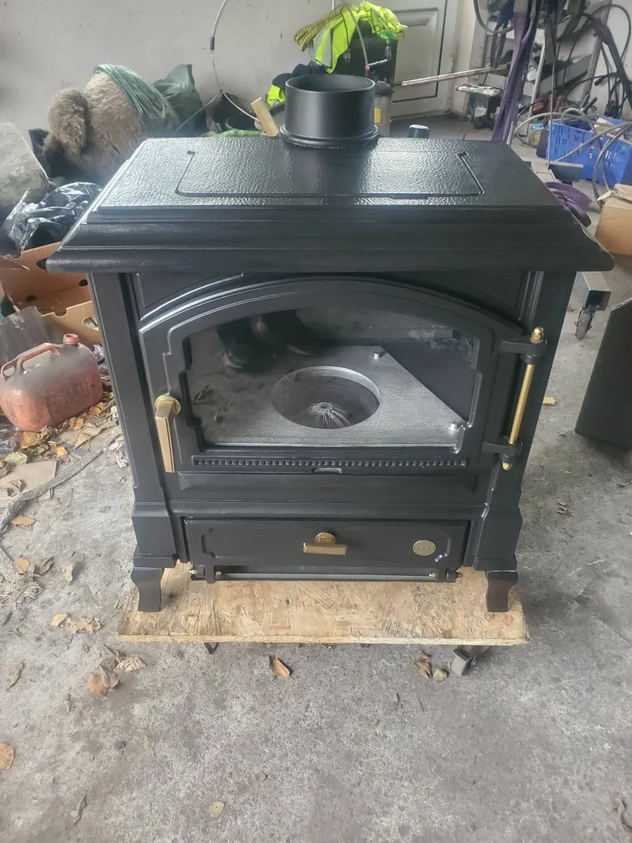Efel 9kw oil stove with domestic boiler fully refu - Image 1