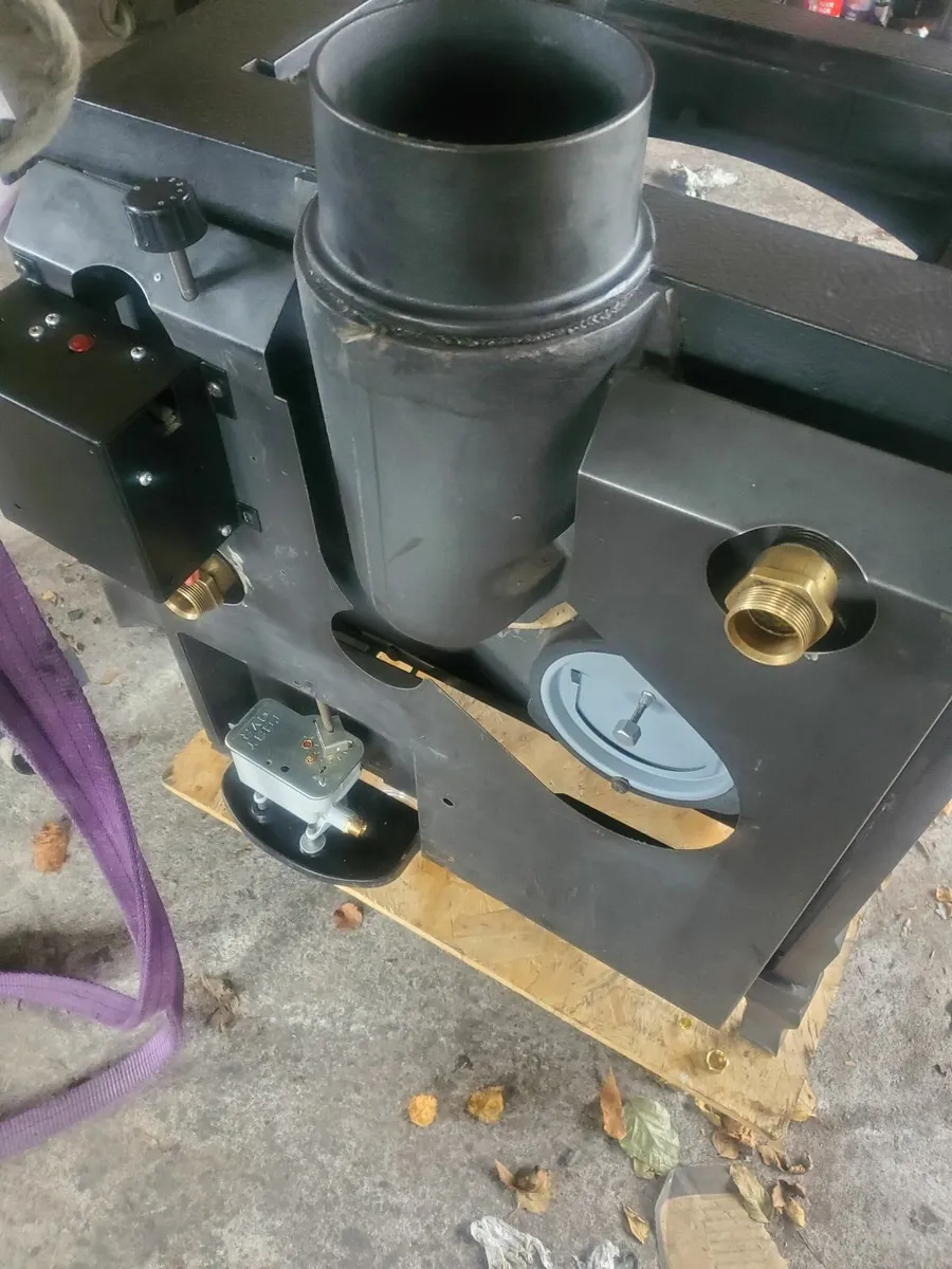Efel 9kw oil stove with domestic boiler fully refu - Image 2