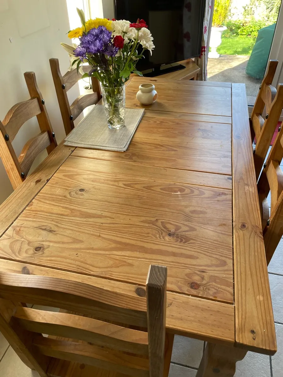 Pine kitchen table and six chairs - Image 1