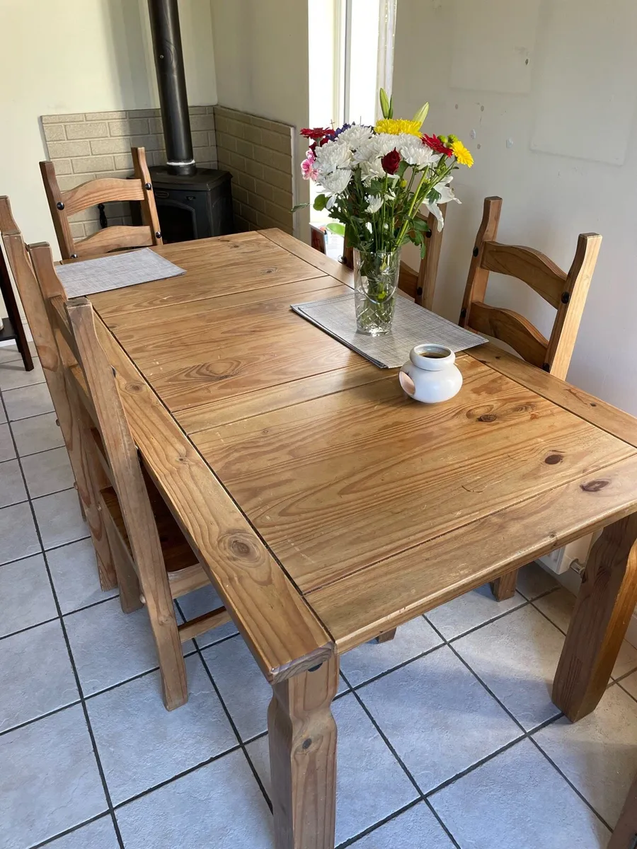 Pine kitchen table and six chairs - Image 2