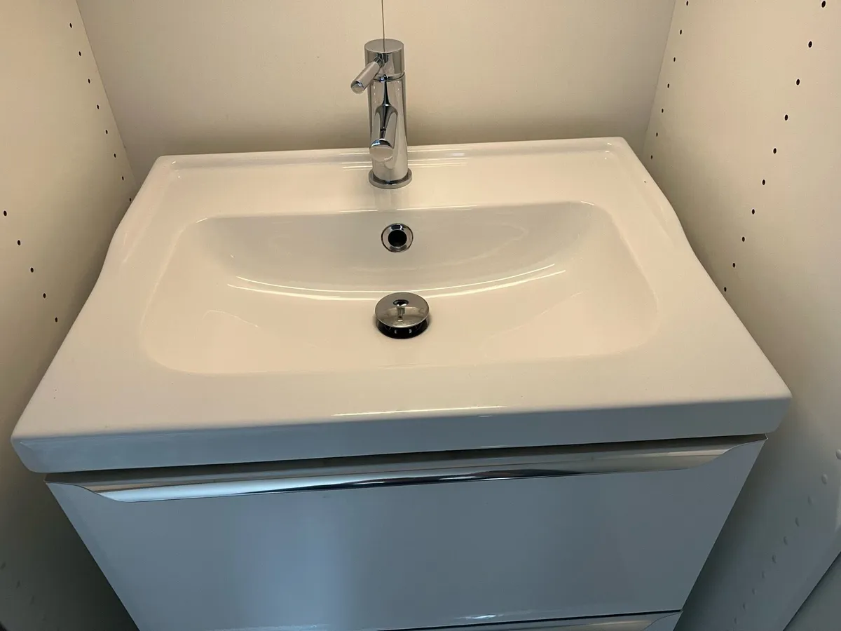 Bathroom Vanity’s Unit - Image 2