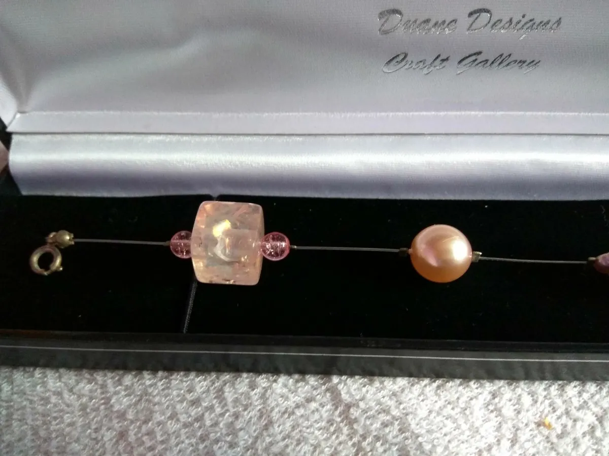 new bracelet pink  pearls beads - Image 2