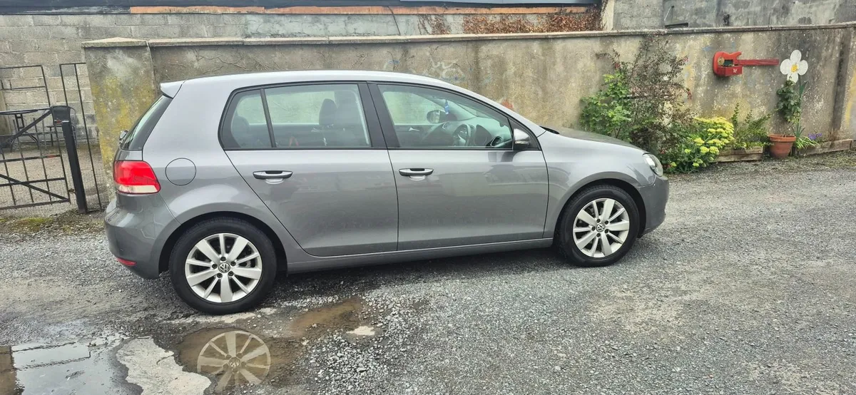 Volkswagen Golf 2011 - Image 1