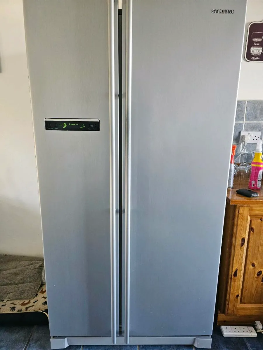 Samsung American Style Fridge Freezer - Image 1