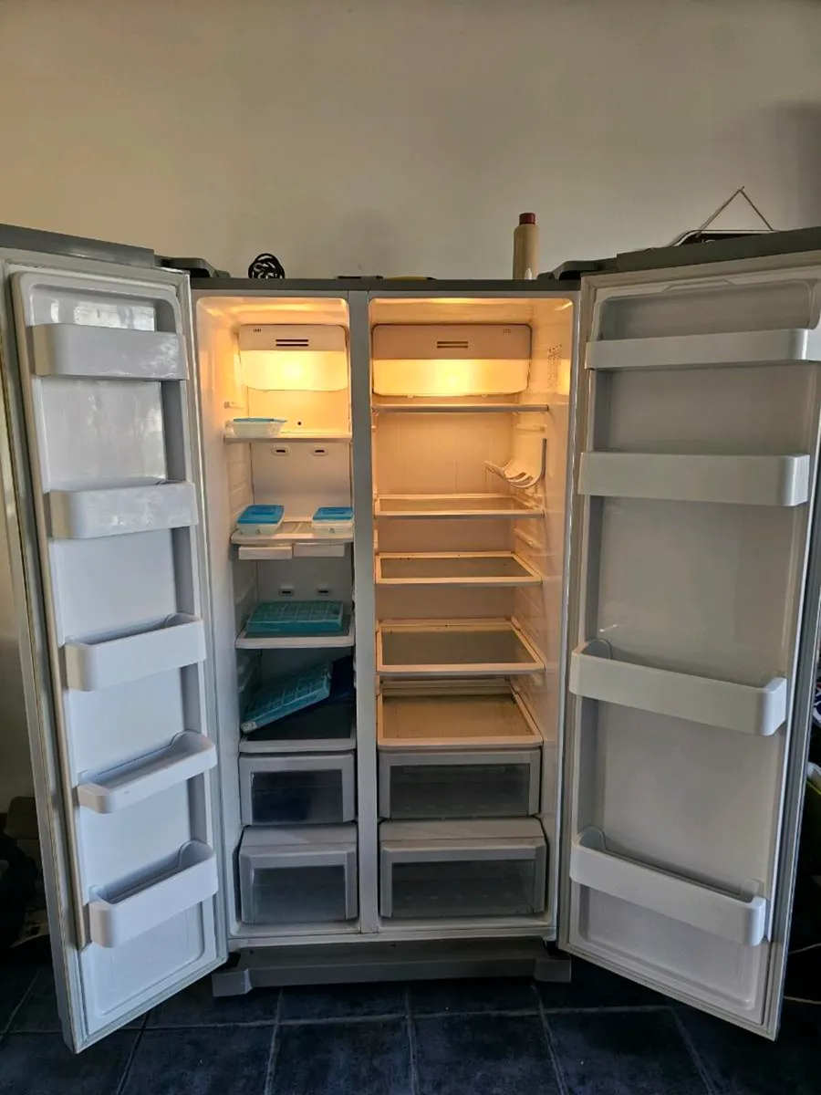 Samsung American Style Fridge Freezer - Image 4
