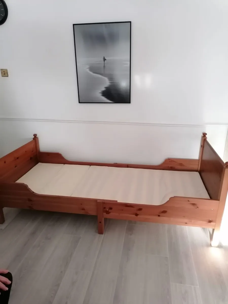Extendable solid pine wood single bed - Image 2