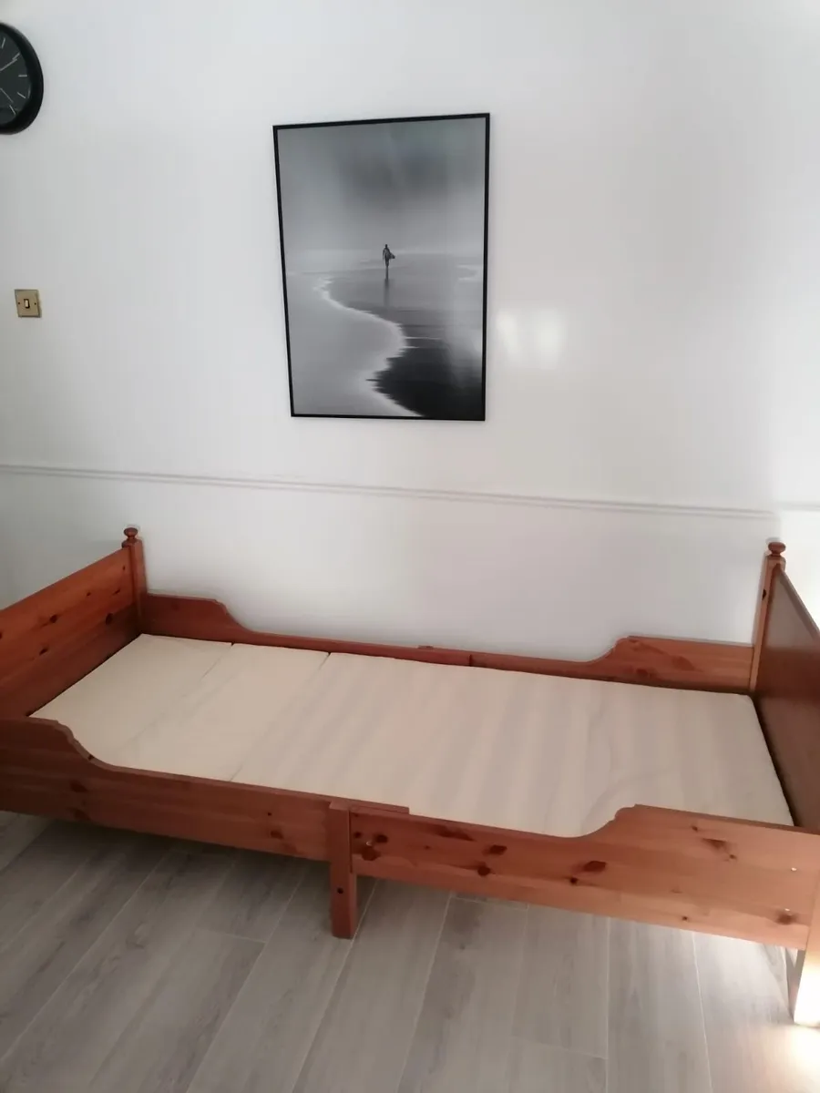 Extendable solid pine wood single bed - Image 3