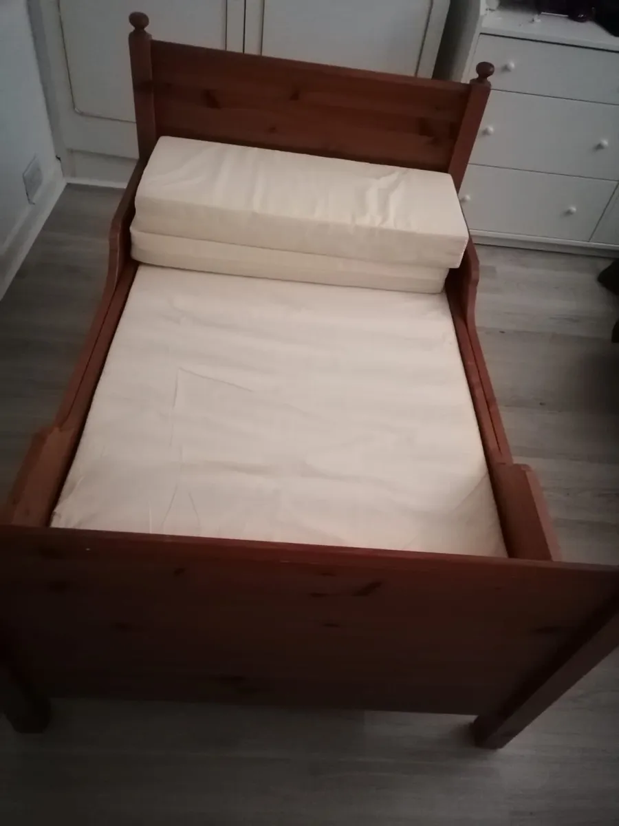 Extendable solid pine wood single bed - Image 4