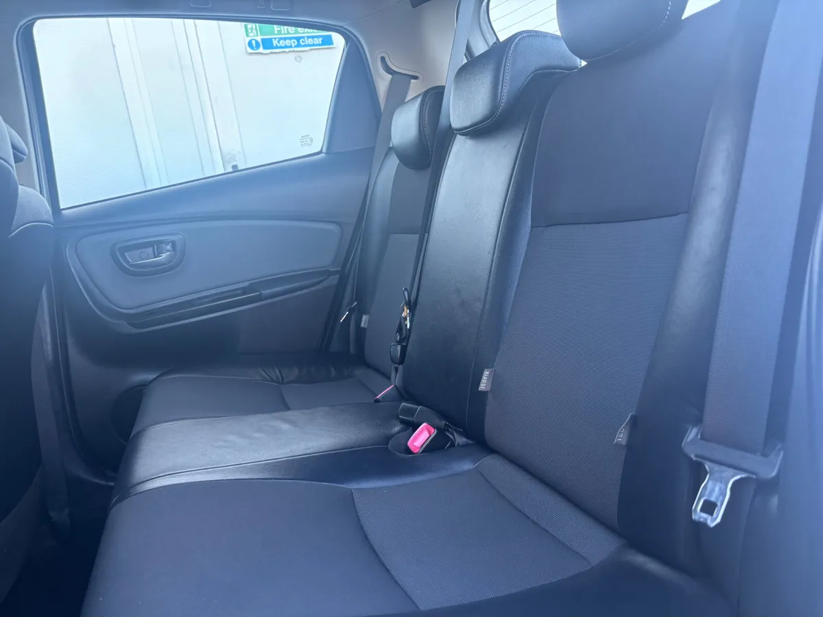 2015 TOYOTA YARIS HYBRID FSH 1 OWNER - Image 2
