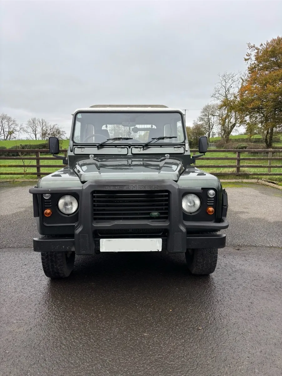 Land Rover Defender 90 - Image 2