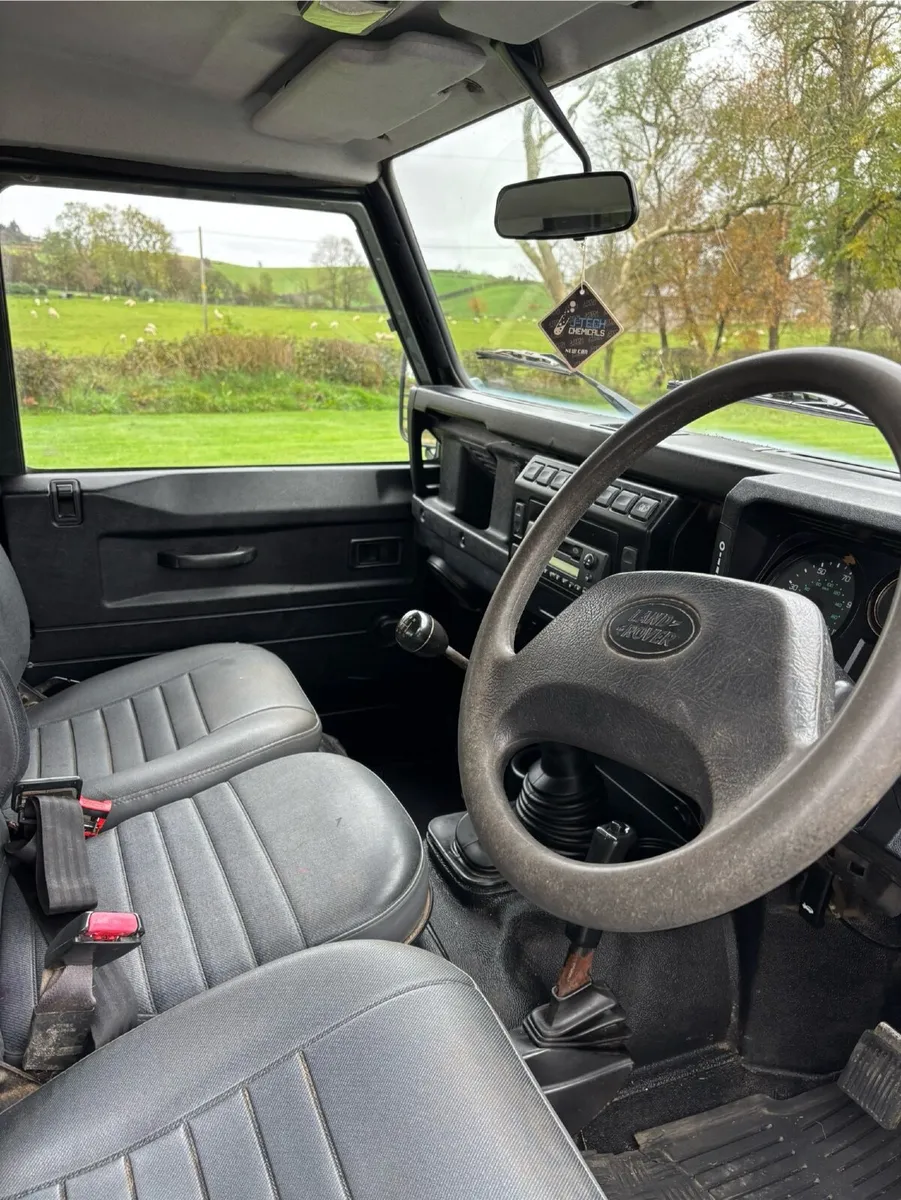Land Rover Defender 90 - Image 3