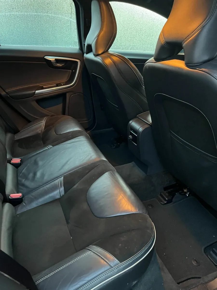 Volvo V60 R-Design 2015 - Image 2