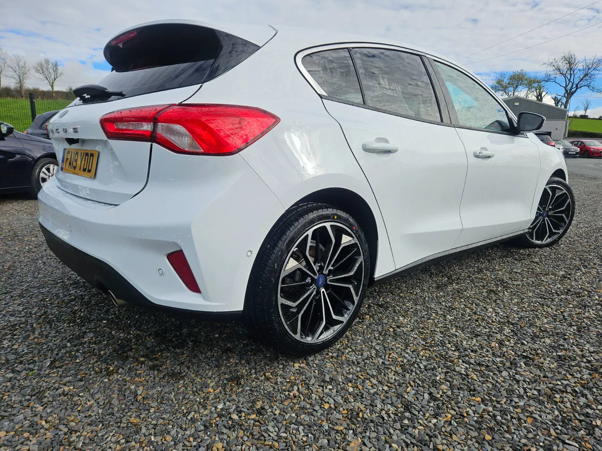 Ford Focus 2019 - Image 2