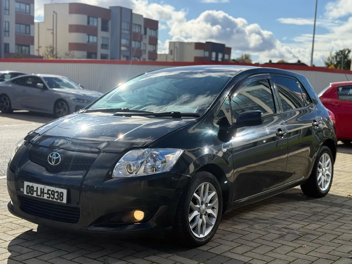 TOYOTA AURIS 1.4 DIESEL LOW KM - Image 2
