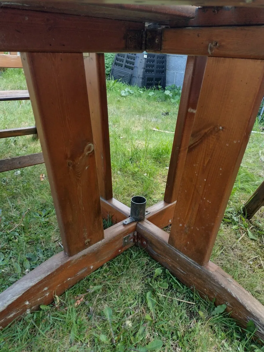 Large heavy teak garden table - Image 4