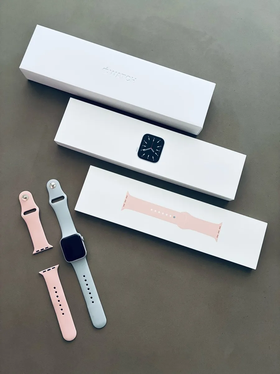 Apple Watch Series 6 - Silver 40mm - Image 1