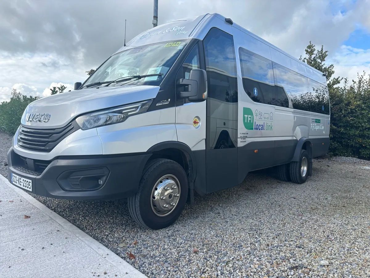 2022 reg Iveco low KLM’s wheel chair bus 22 seater - Image 1