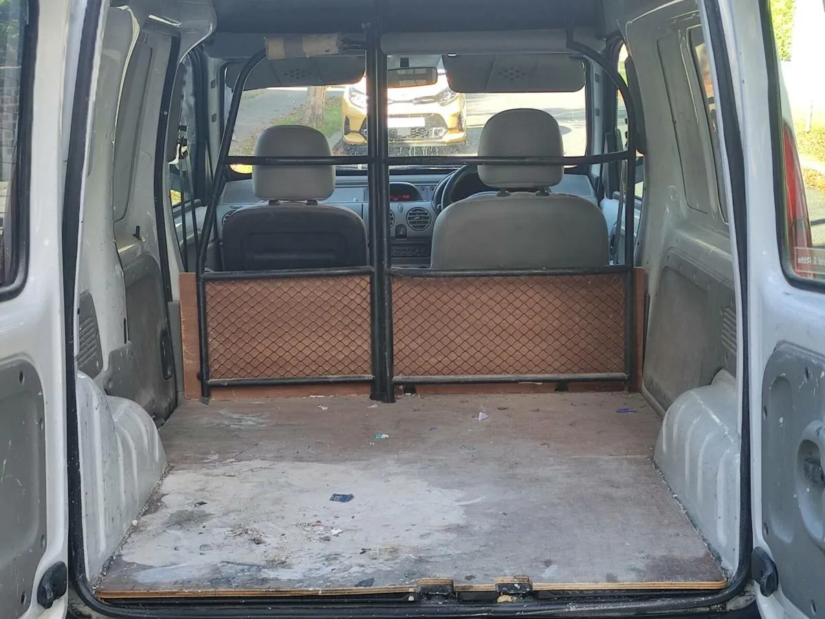 Renault Van for sale doe and taxed - Image 4