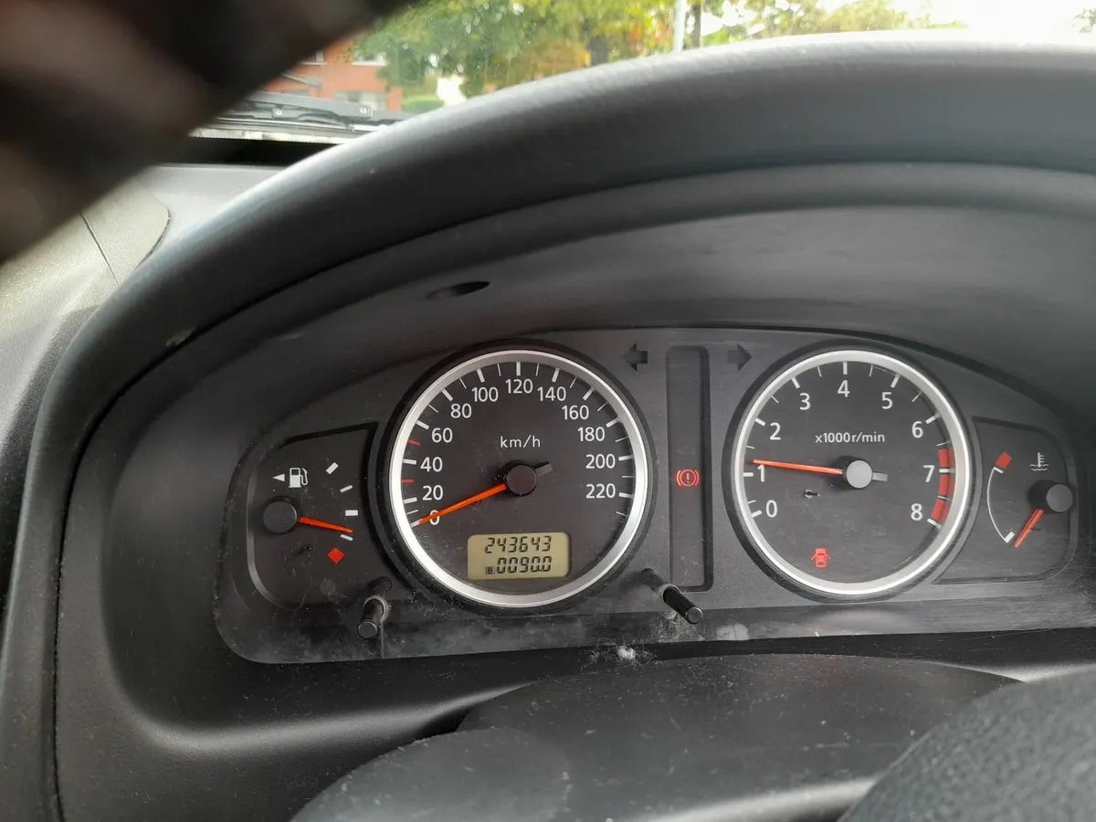 06 Nissan Almera 1.5 SXE 4DR - Image 2