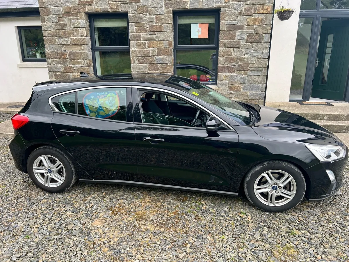 Single Owner Ford Focus Zetec 5DR 1.5tdci 125PS - Image 3