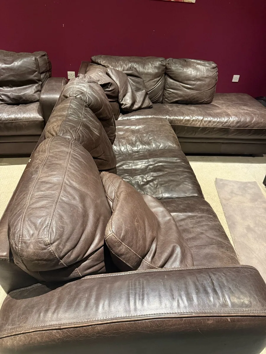 Brown leather L-shaped sofa and matching armchair - Image 4