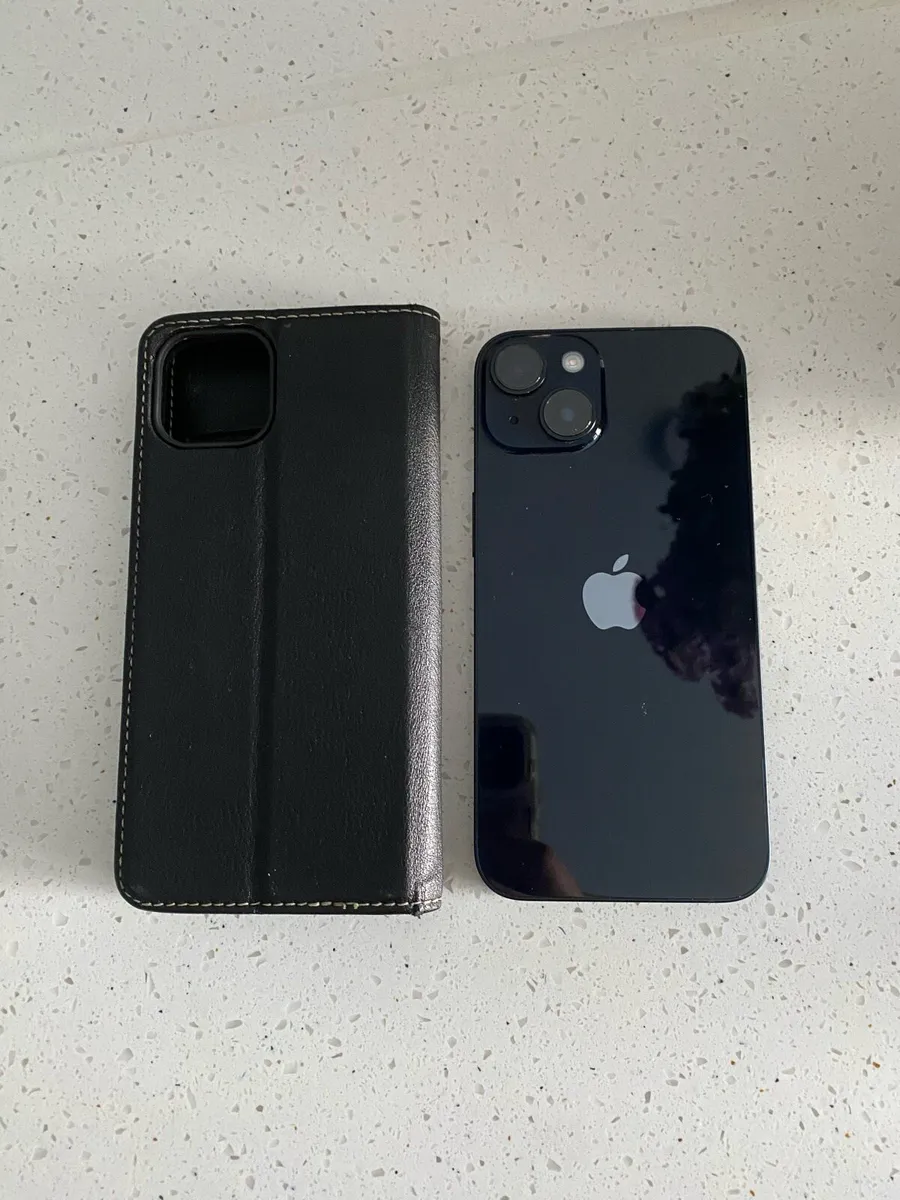 Iphone 14 with leather phone case - Image 3