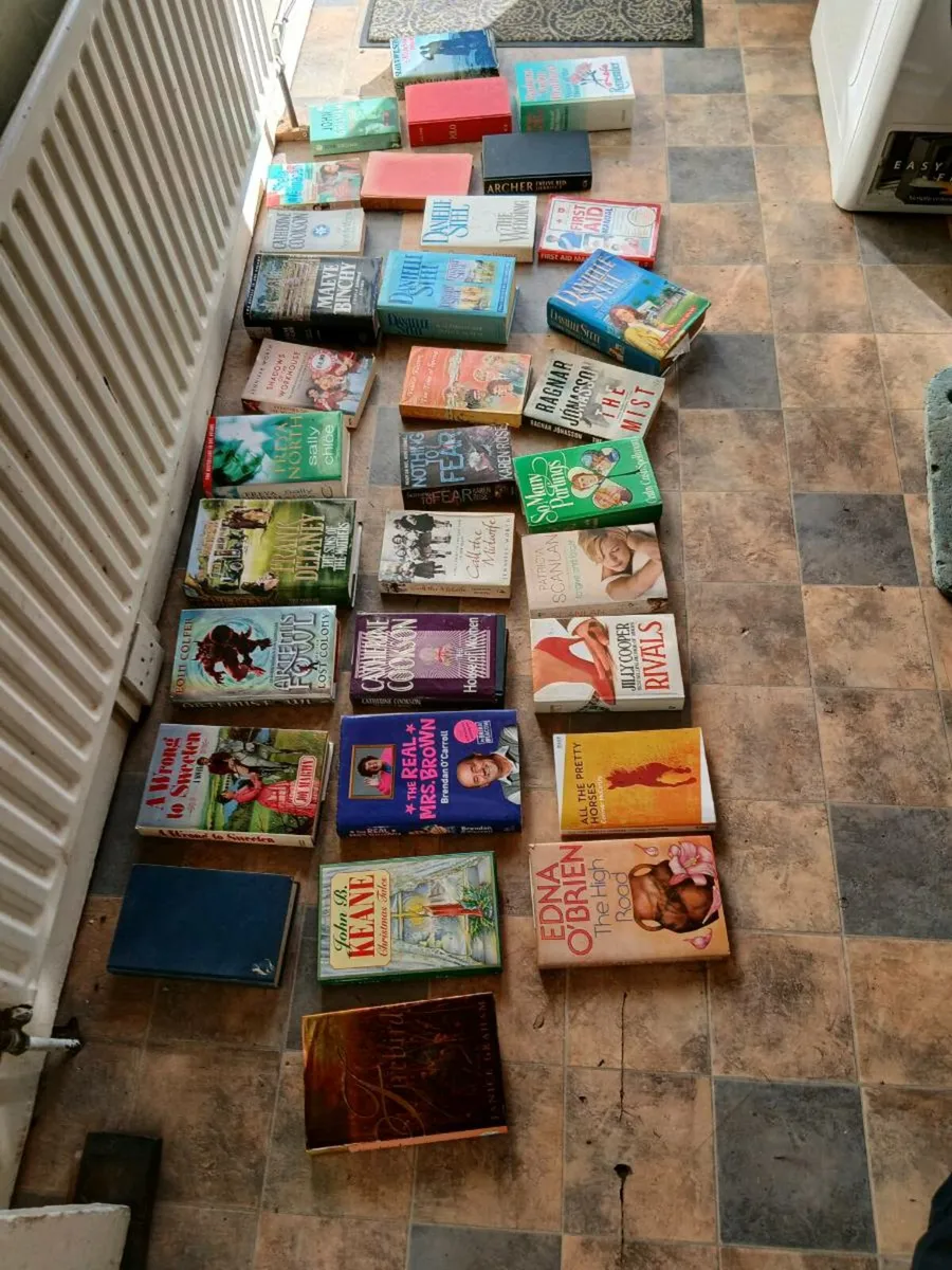 Books clearence - Image 1