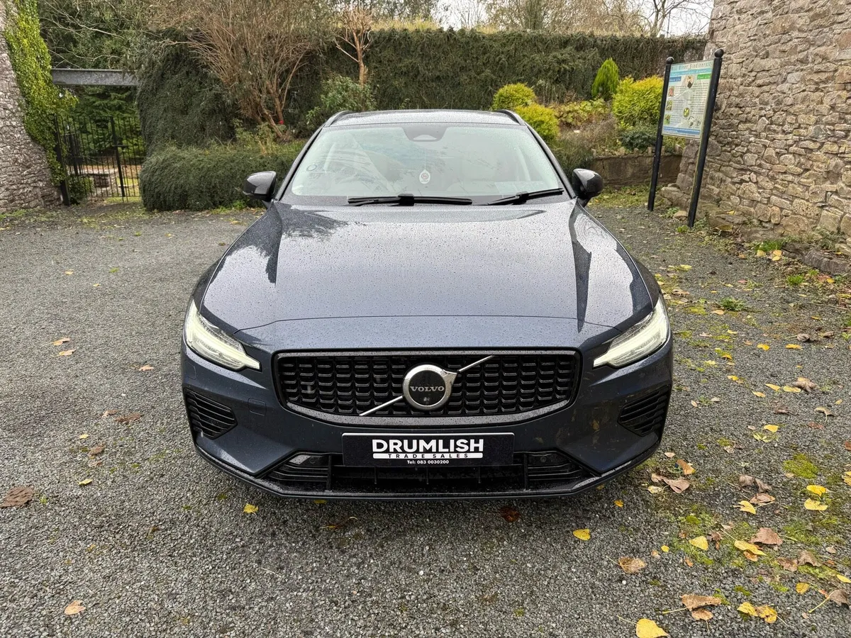2022 Volvo V60 Ultimate T6 Recharge PHEV 350 BHP - Image 2