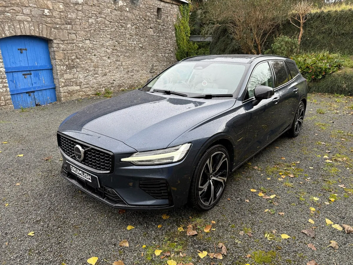 2022 Volvo V60 Ultimate T6 Recharge PHEV 350 BHP - Image 3