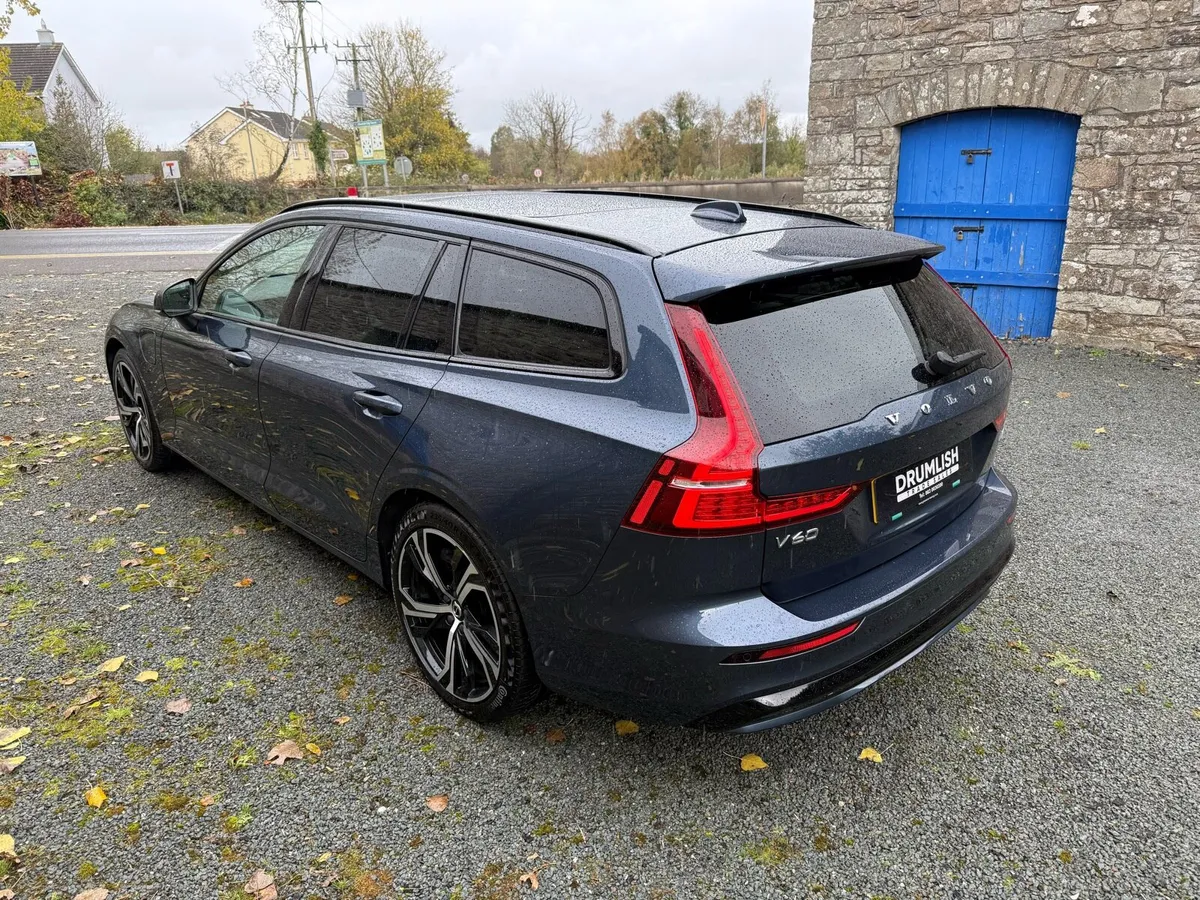2022 Volvo V60 Ultimate T6 Recharge PHEV 350 BHP - Image 4