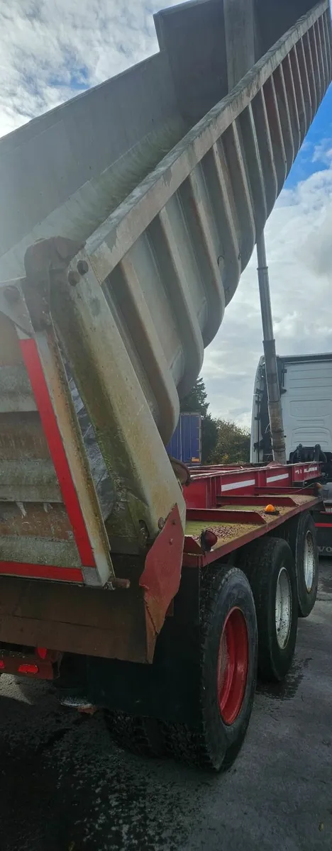 Sand and Gravel Tipper - Image 3