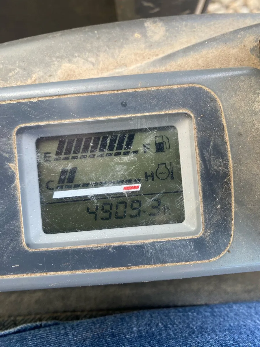 Hitachi Zaxis 30 LOW HOURS - Image 2