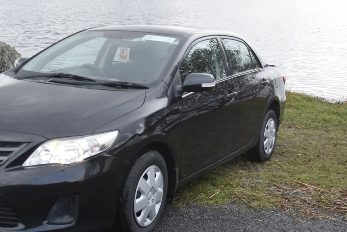 Toyota Corolla 2011 - Image 2